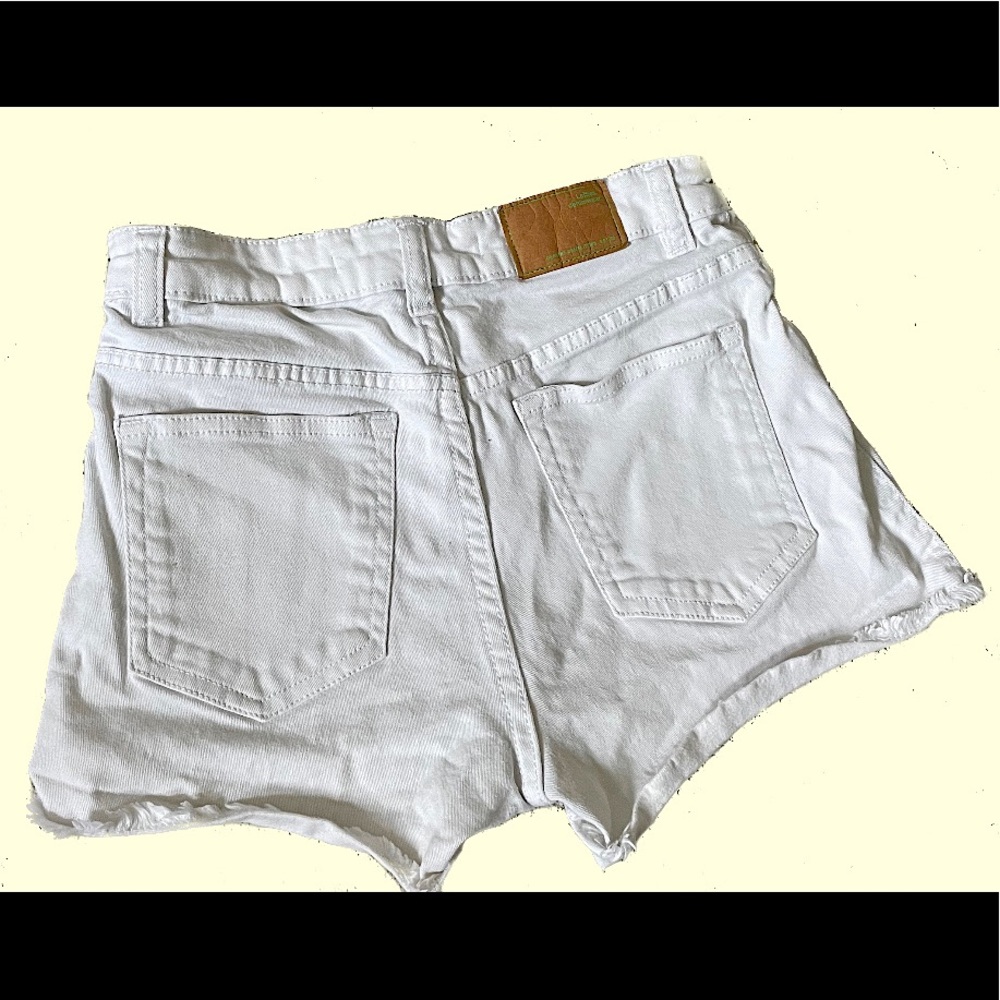 WHITE JEAN SHORTS